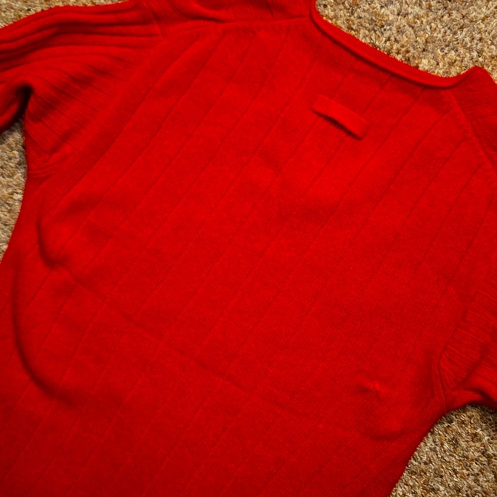 Red Sweater - Picture 4 of 11